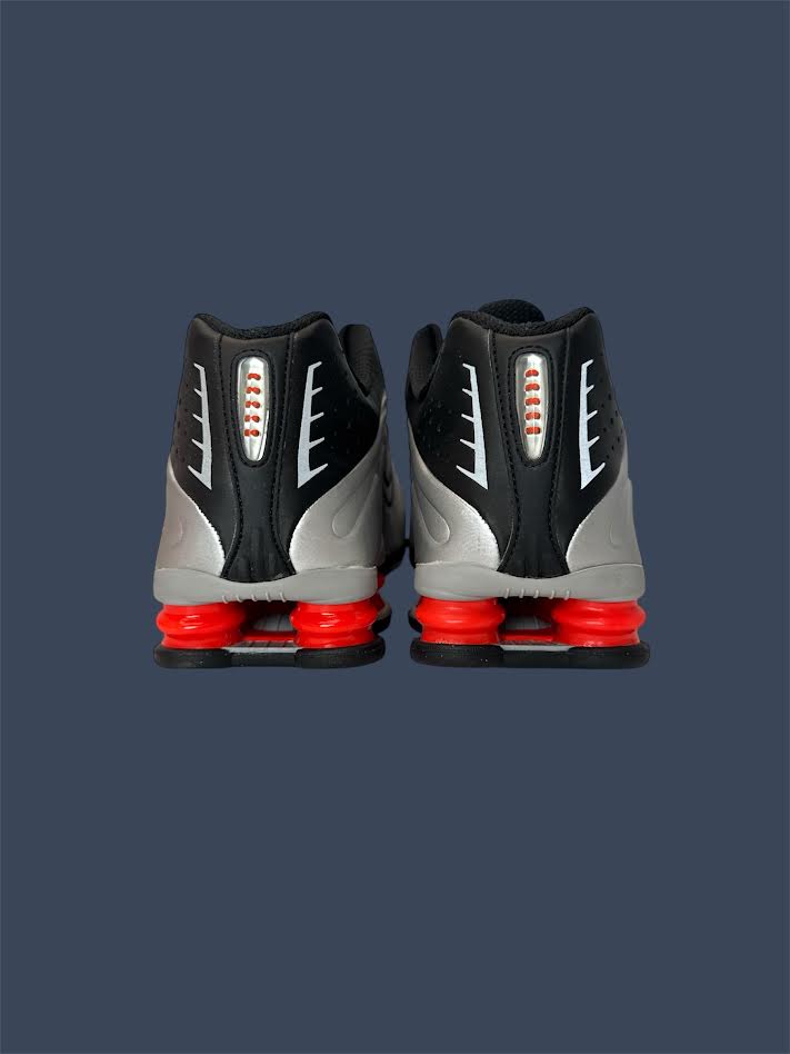 Nike Shox R4 Metallic Silver Size 9 | HQ1988-002