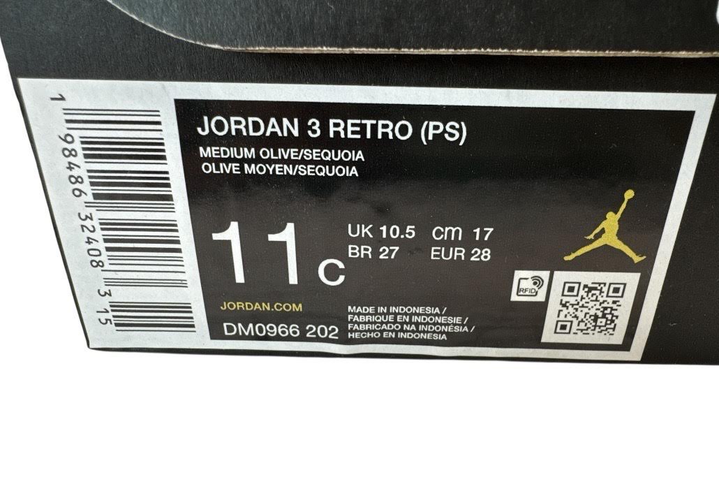 Jordan 3 Retro shoe box label with size 11c and brand logo.