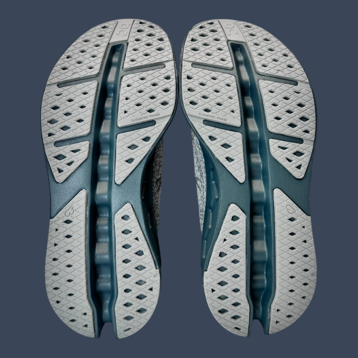 On Cloudsurfer Max Iceberg/Olive | 3MF30434727