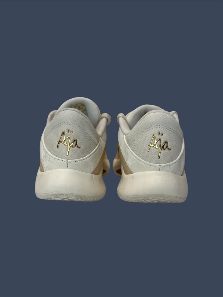 Women’s Nike A’ONE Sail Metallic Gold Size 8 FZ8605-102