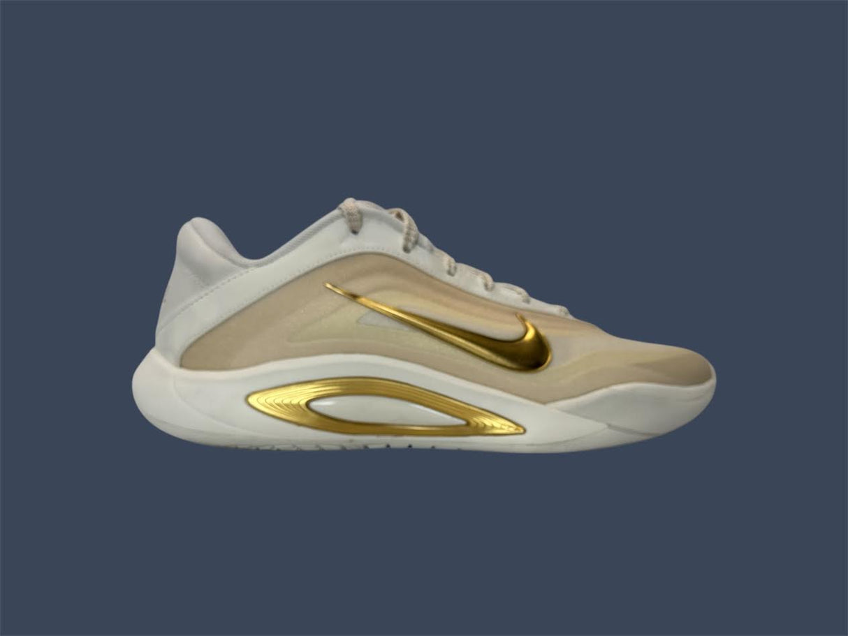Women’s Nike A’ONE Sail Metallic Gold Size 8 FZ8605-102