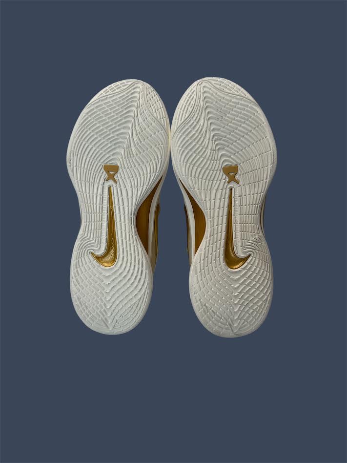 Women’s Nike A’ONE Sail Metallic Gold Size 8 FZ8605-102