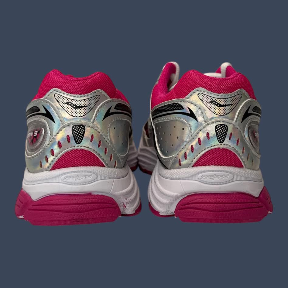 Saucony Omni 9 KDZ Kids Fuchsia/Iridescent Size 6M – SY268189