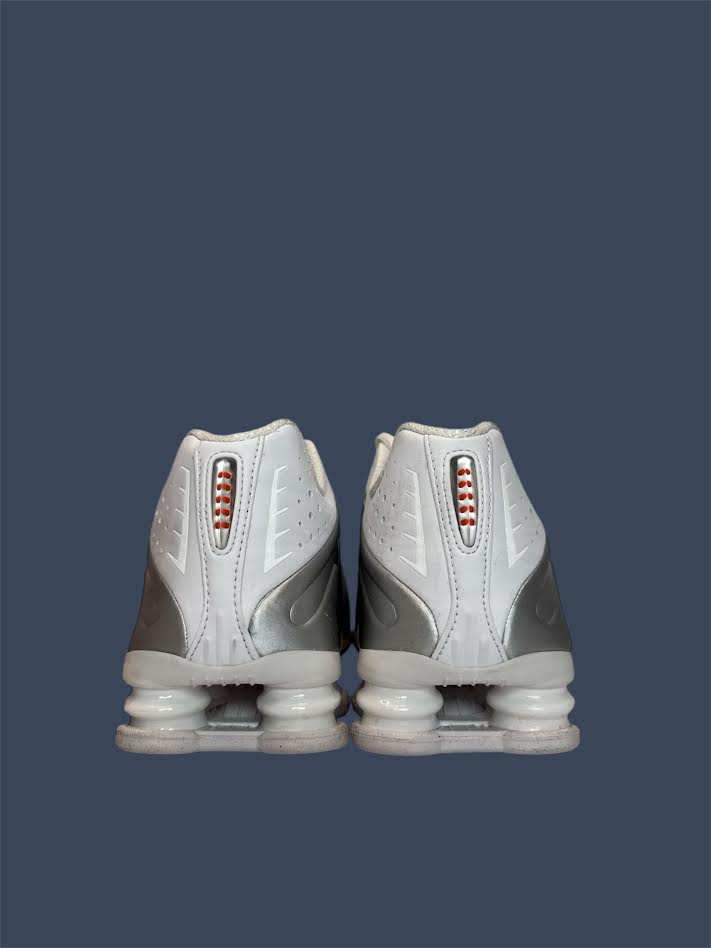 Women’s Nike Shox R4 White Metallic Silver AR3565-101