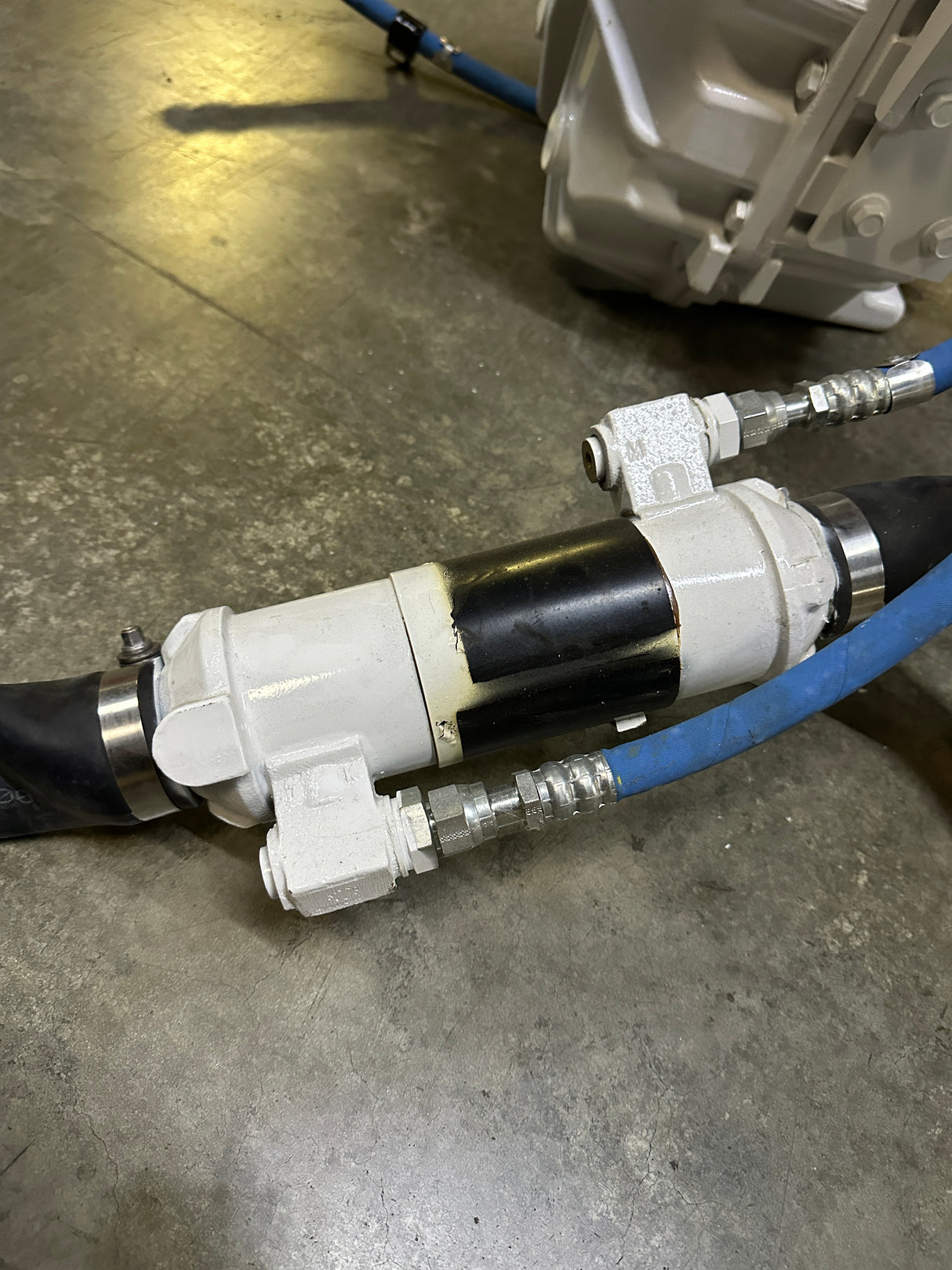 ZF 85 IV Transmission 3323003003 with Gear oil Cooler, Adapter Plate, and Electronic Shifter Valve INCLUDED