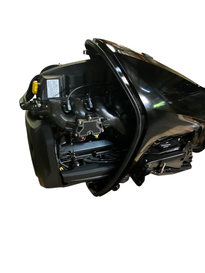 Close-up Mercury 75 HP FourStroke Outboard – ELPT Model 1F754132D with 20-Inch Shaft