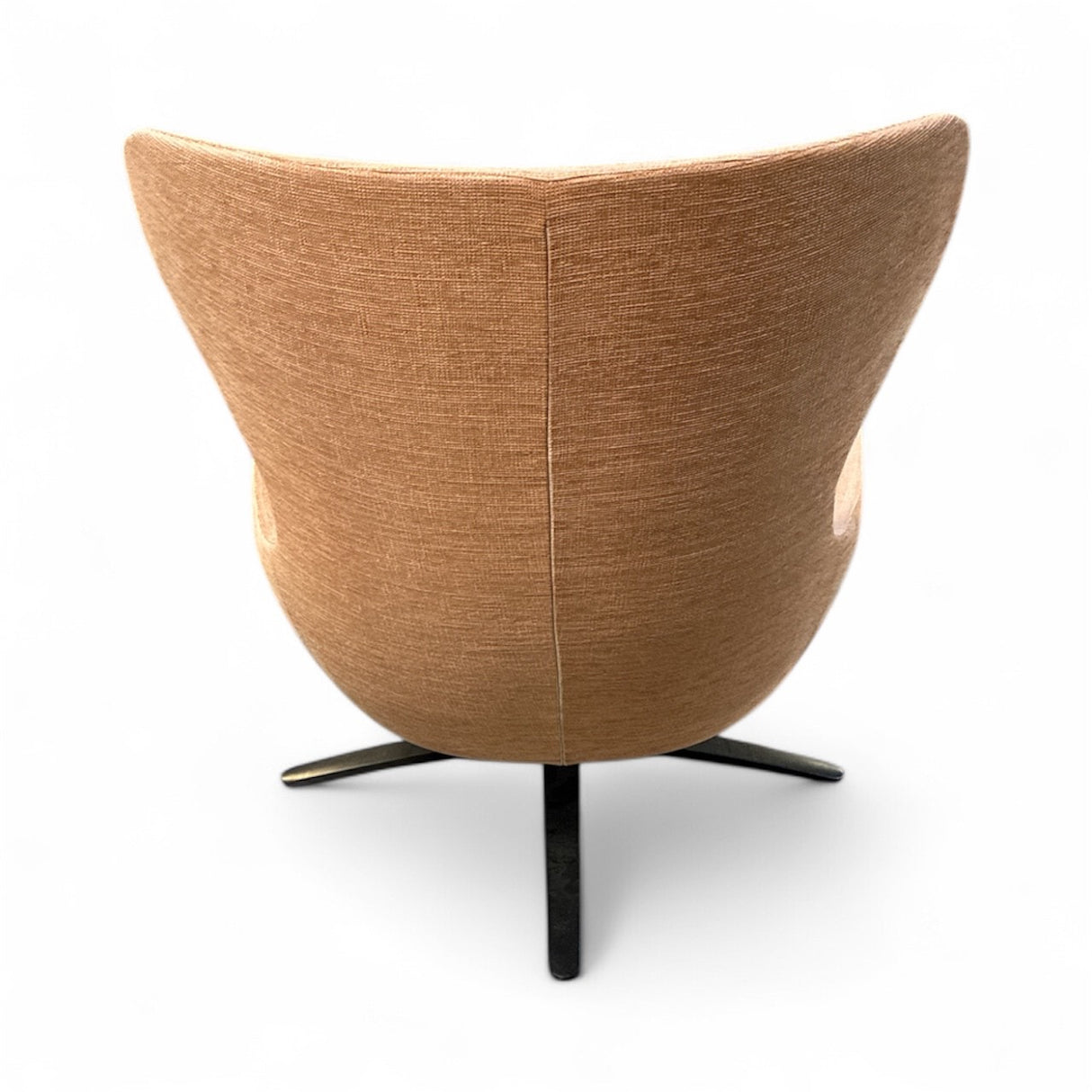 Boss Design Amelia in Standard Upholstery – Modern Lounge Seating