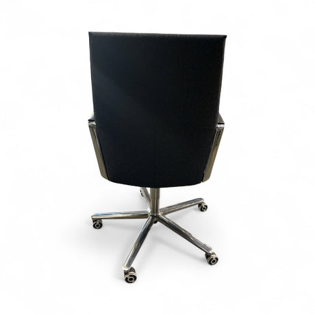 M75 Chair Close-Up – DesignTex Heather Onyx Fabric