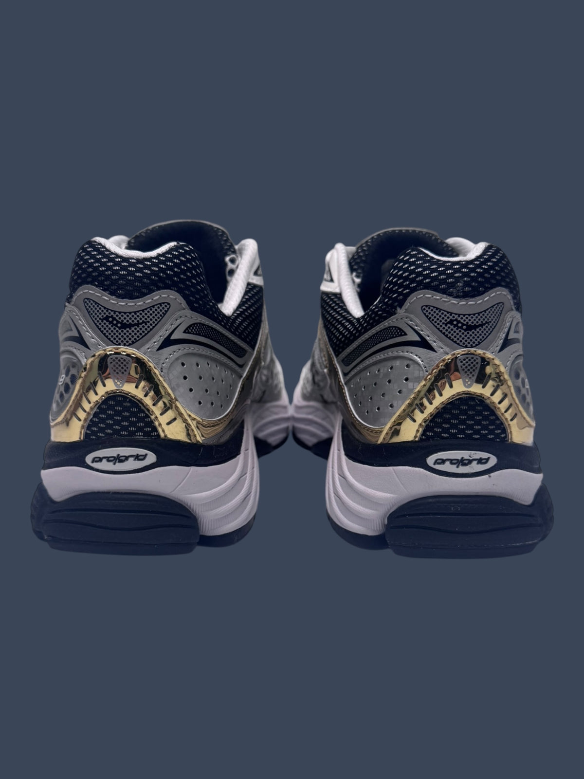 Saucony | ProGrid Omni 9 | Silver Gold | S70739-9