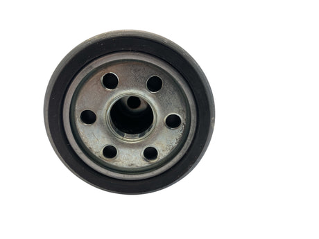 Close-up Fleetguard LF3925 Oil Filter – OEM Spin-On Lube Filter for Diesel Engine Protection