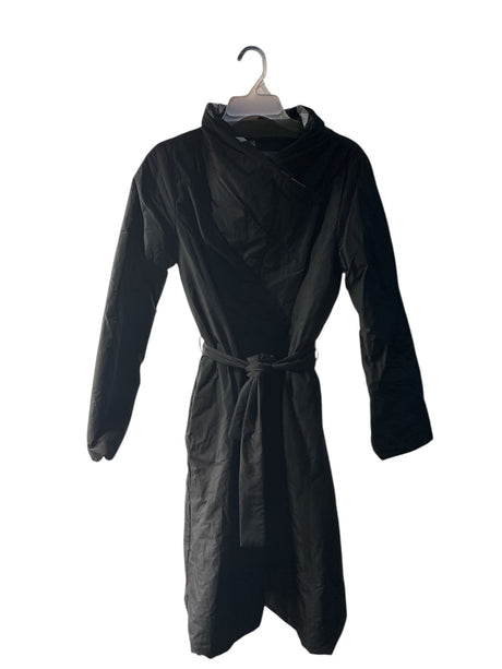 Front view LUUKAA minimalist black jacket