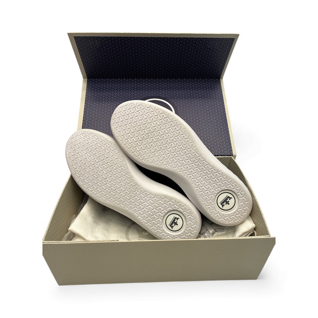 Lightweight cushioned sole detail